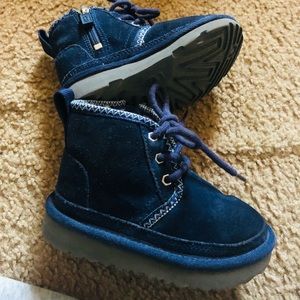 7c UGG Unisex-Child Neumel II Tasman Boot      (price firm)